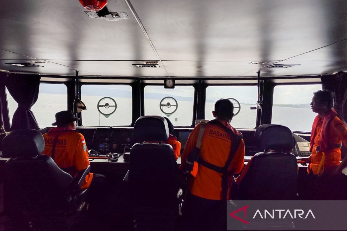 Tim SAR lanjutkan pencarian kapal tenggelam di Selat Bali