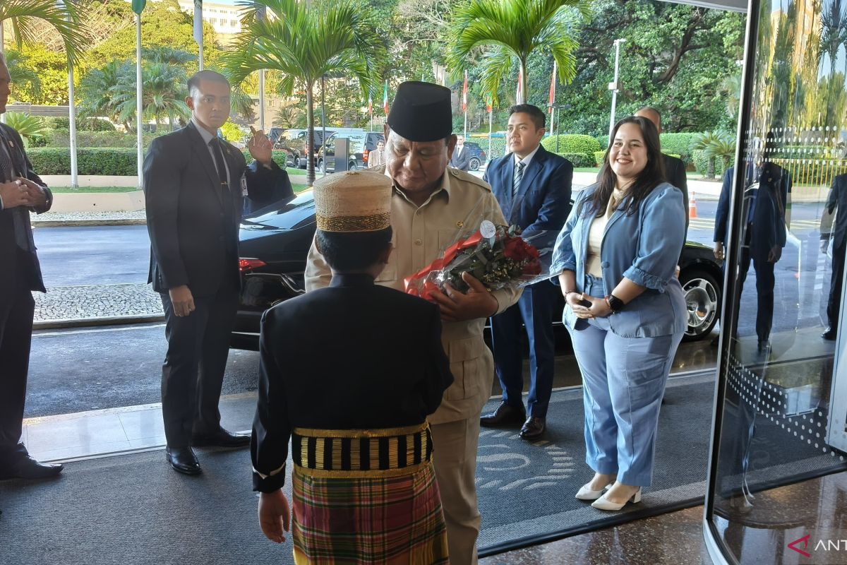 Prabowo meets diaspora, embassy officials in Brazil