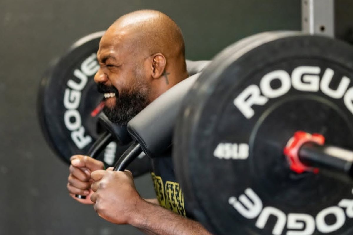 Jon Jones klaim  telah tes narkoba setelah usulan UFC Gedung Putih