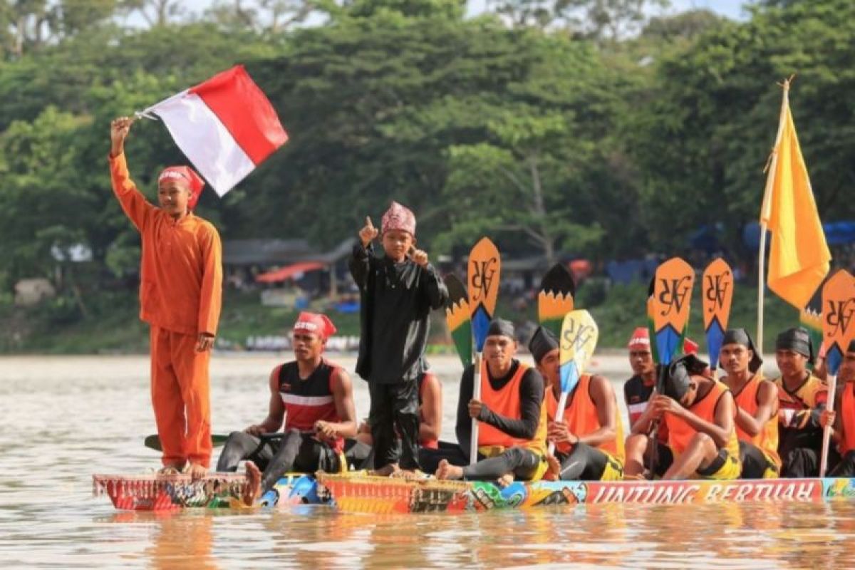 Viral "Aura Farming" pacu jalur, Gubri: pertanda budaya Riau mengakar ke anak muda