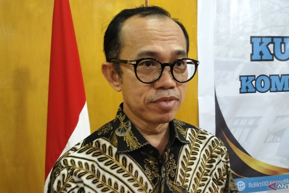 Rektor yakin sejarawan Universitas Andalas yang ikut tulis ulang sejarah profesional
