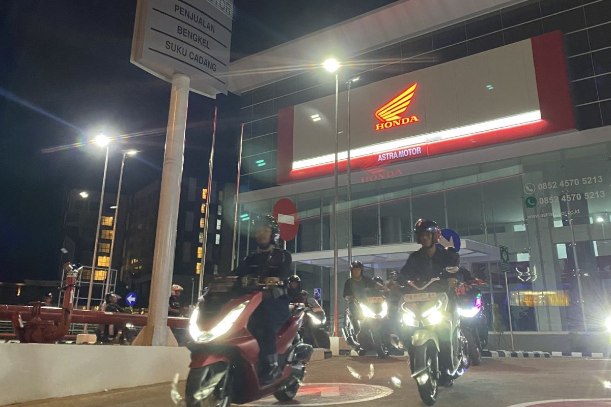Asmo Kalbar-HWBC gelar Nocturnal Riding dukung UMKM di Mega Mall Ayani