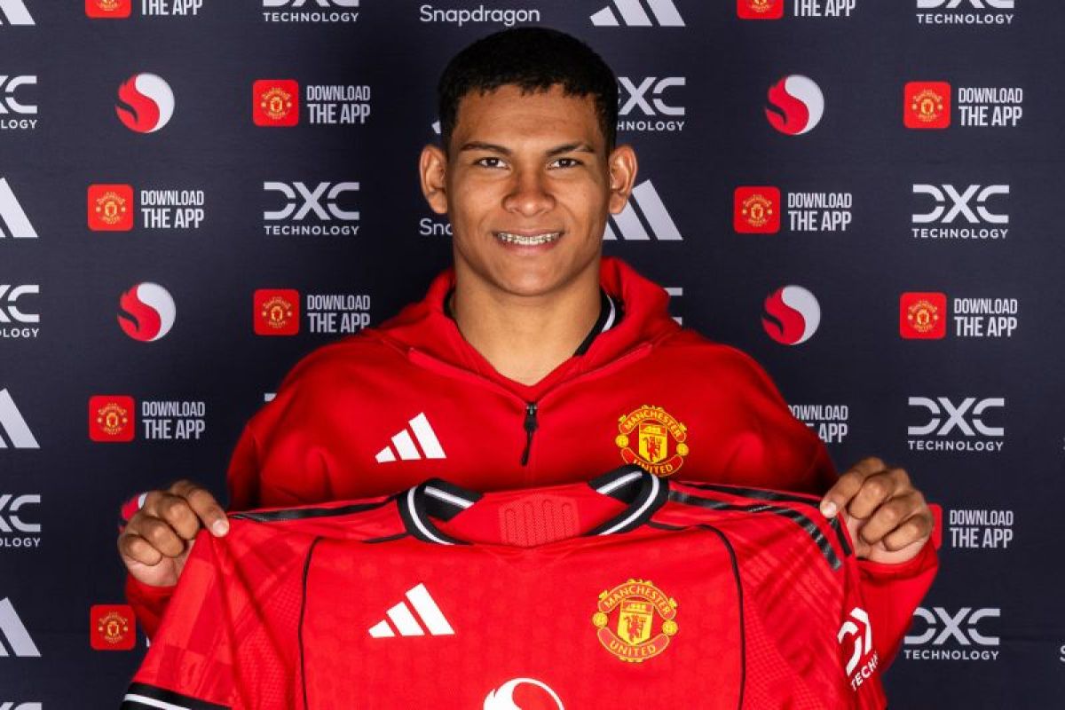 Manchester United datangkan bek sayap muda Diego Leon