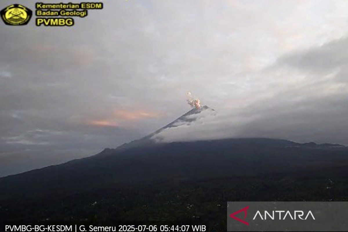 Gunung Semeru kembali erupsi dengan tinggi letusan 600 meter