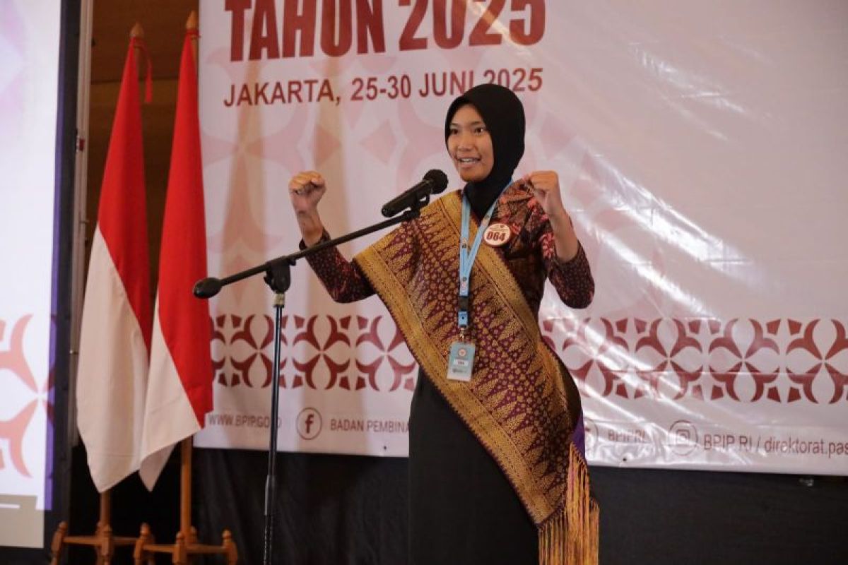 Chelsea, siswi SMKN I Sambas lolos seleksi Paskibraka Nasional 2025