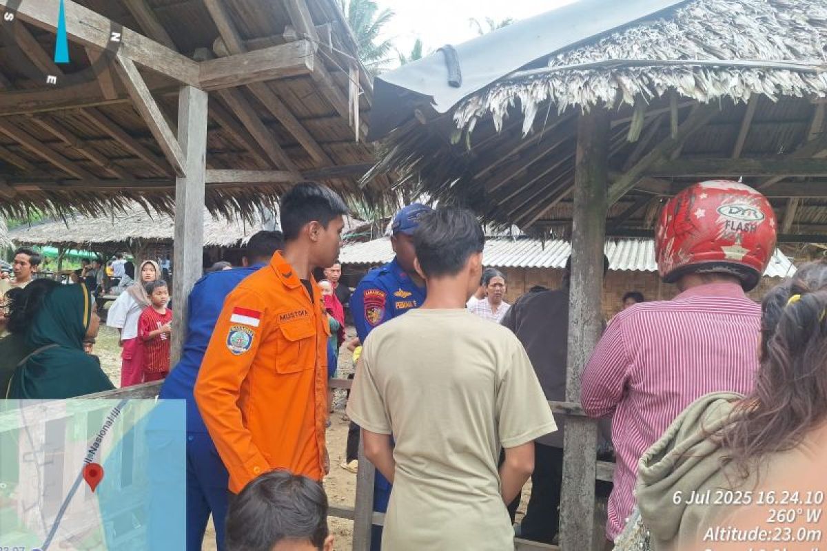 Basarnas Banten cari wisatawan terseret ombak di Pantai Karangseke Lebak