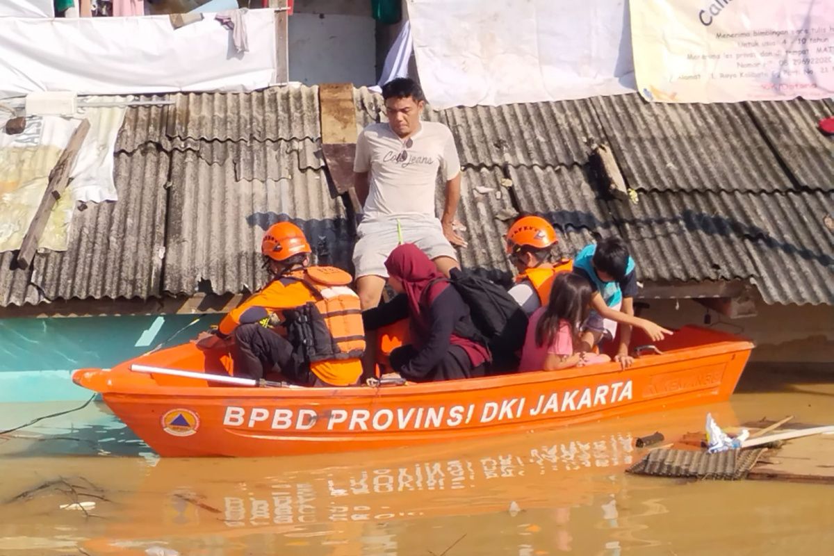 Banjir Jakarta meluas hingga 51 RT ketinggian capai 3 meter - ANTARA News Jawa Timur