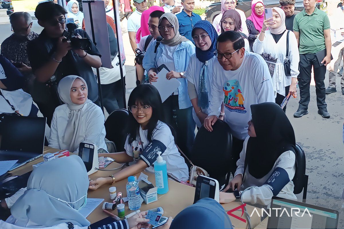 Pramono focuses on education, health, economy for quality families