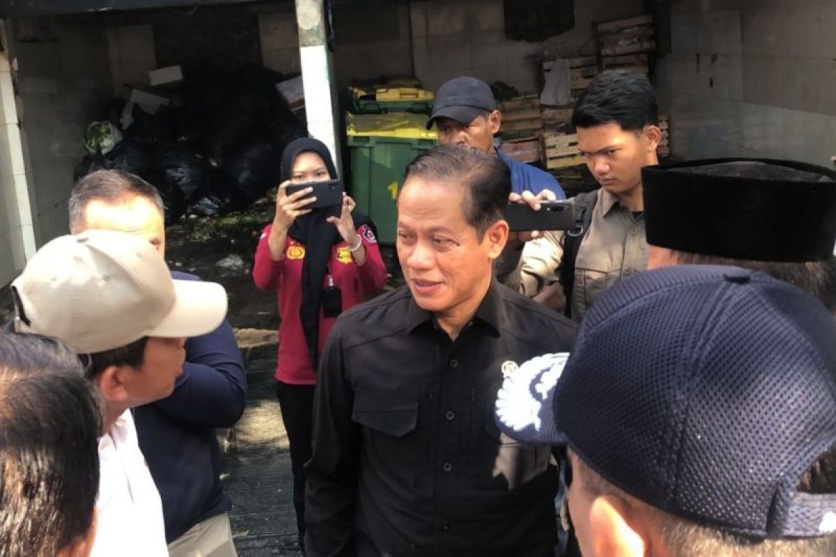 Environment minister urges PIK to manage waste independently