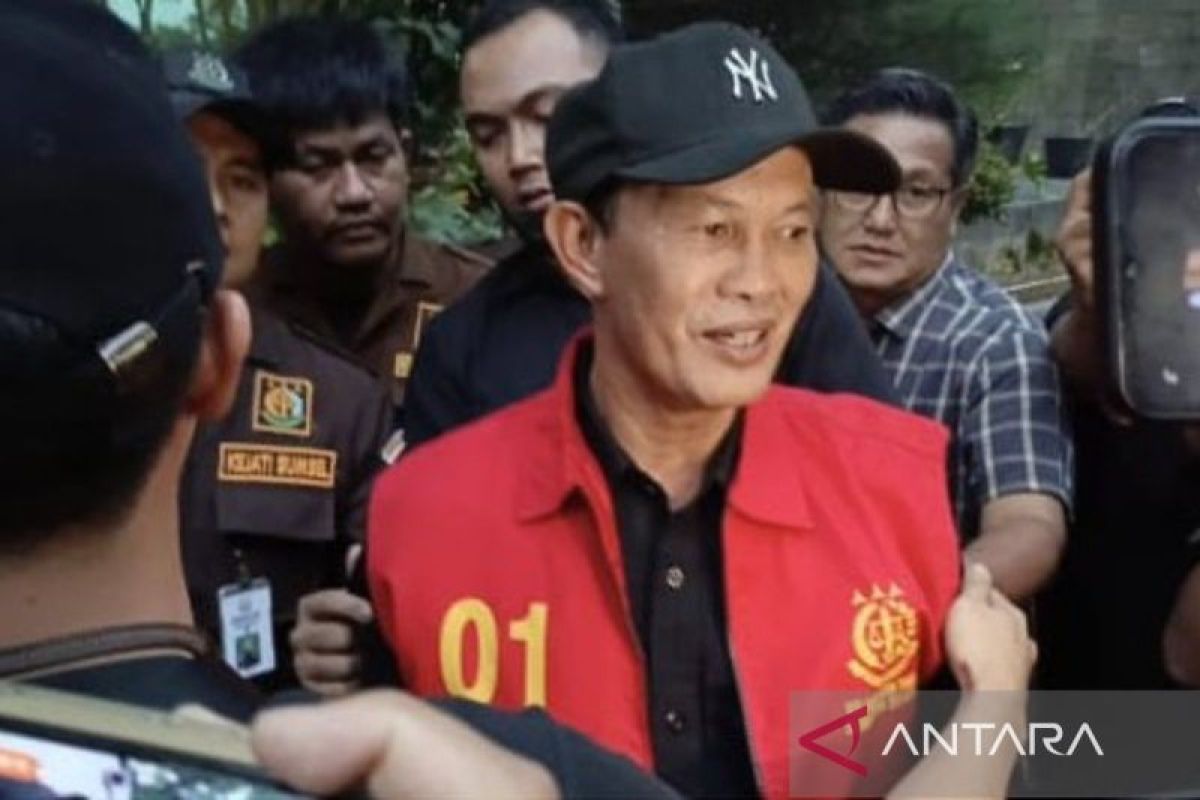 Mantan Wali Kota Palembang Harnojoyo jadi tersangka kasus mangkraknya revitalisasi Pasar Cinde