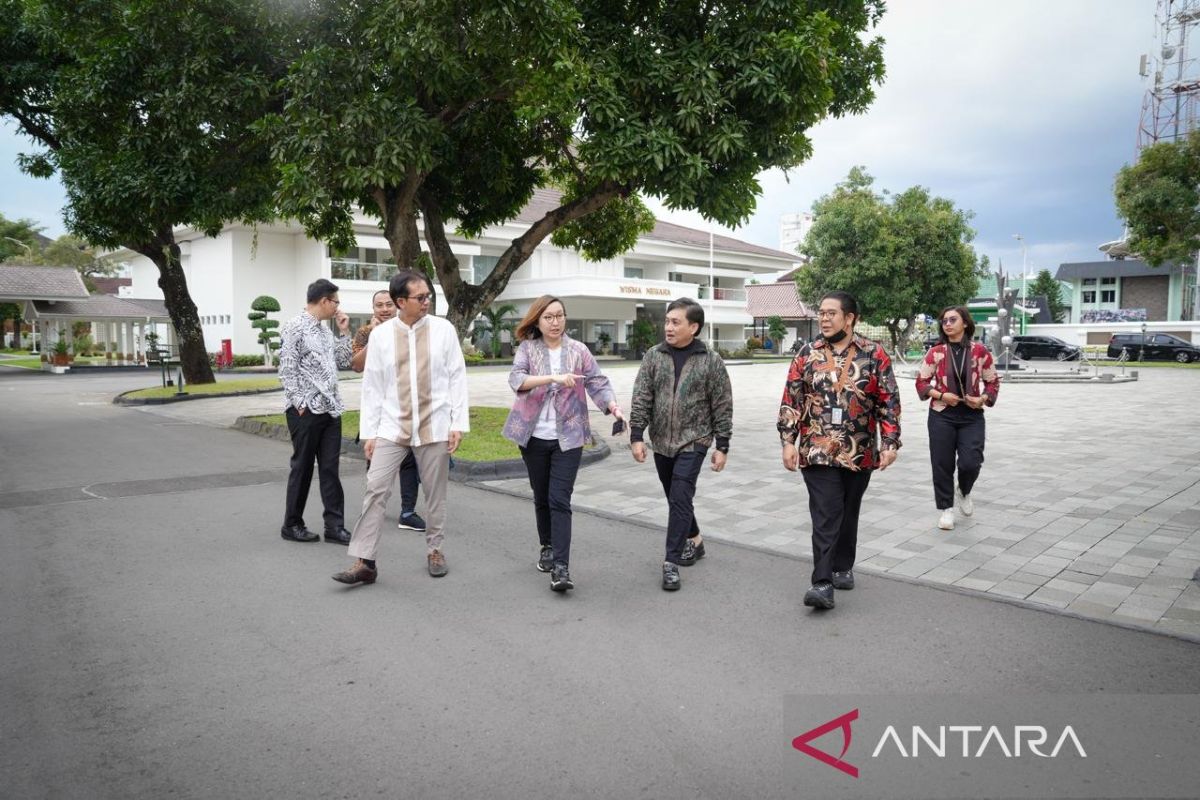 Minister explores Yogyakarta's creative economy potential