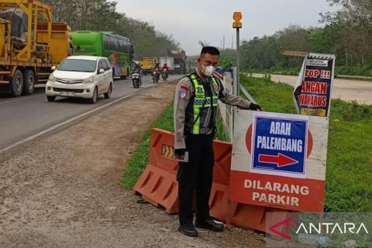 Polisi buka tutup Tol Musi Landas lancarkan lalu lintas di Banyuasin