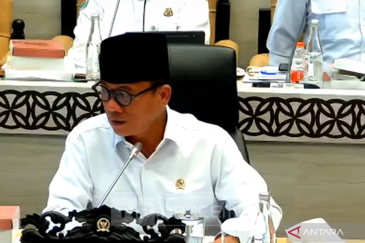 Minister asks lawmakers to help oversee village co-ops
