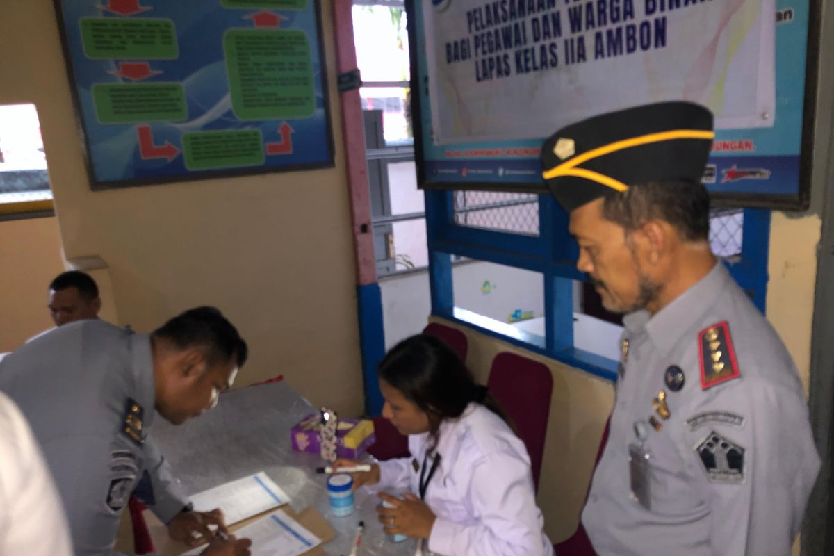 Dinkes Kota Ambon gandeng BNN lakukan pemeriksaan HIV dan tes urine di Lapas