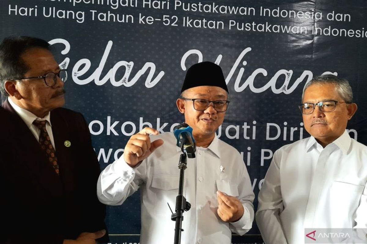 Minister Mu'ti plans librarian training for school teachers