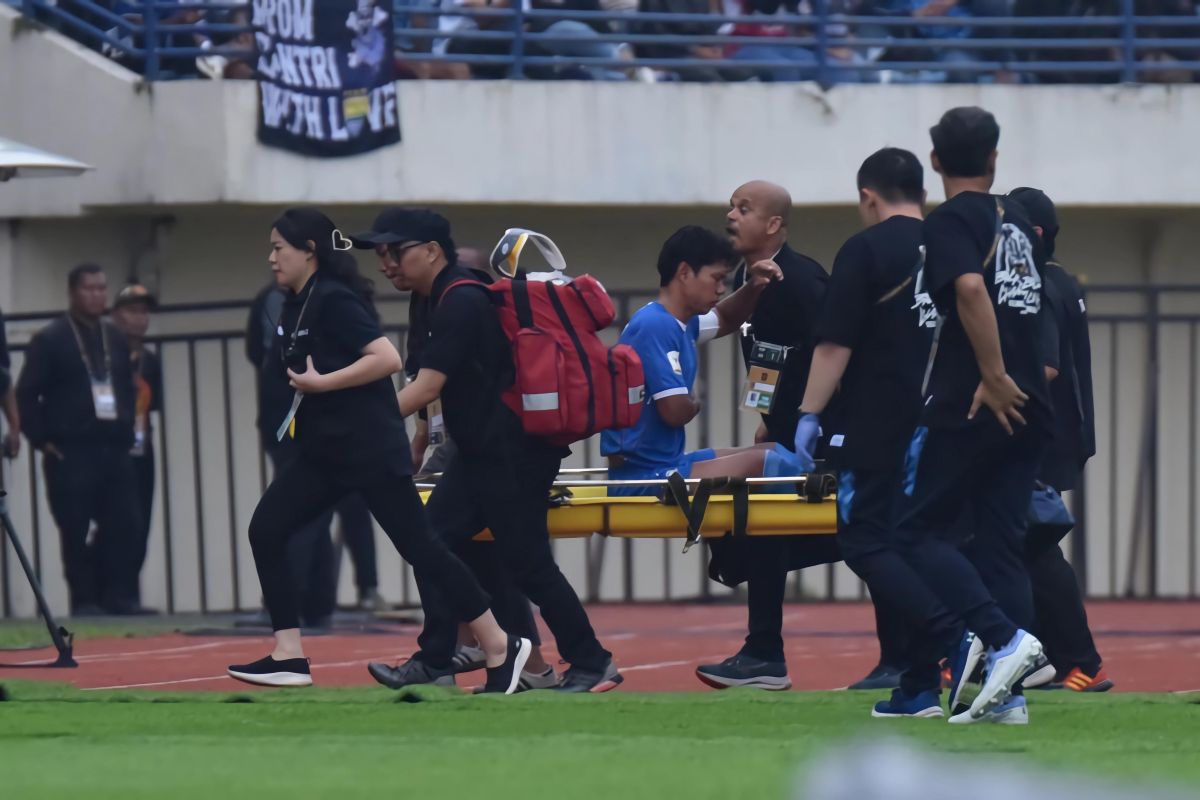 Bek Persib Achmad Jufriyanto alami patah tulang rusuk saat hadapi Port FC
