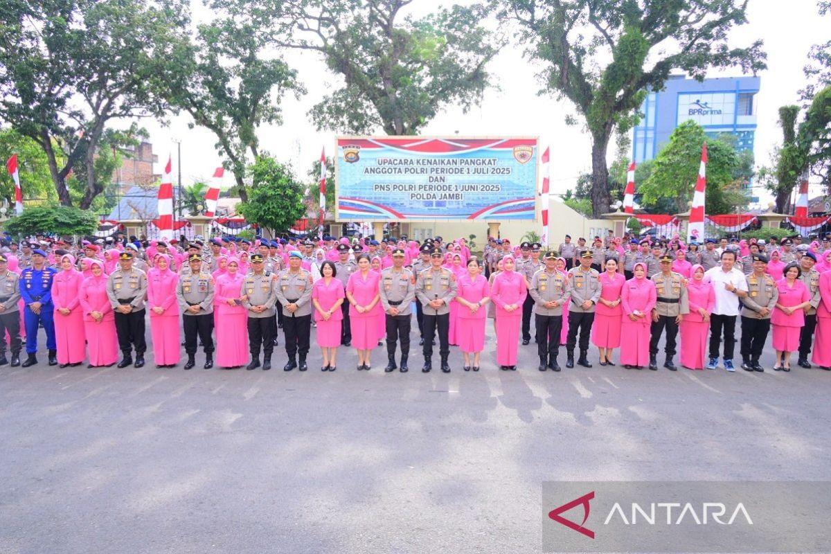 Kapolda Jambi pimpin acara kenaikkan pangkat 226 personil Polri