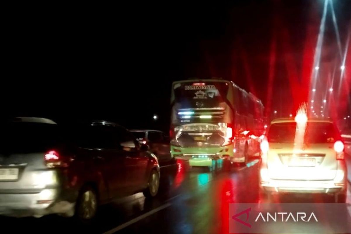 Macet parah di Tol Cipularang arah Jakarta saat libur sekolah