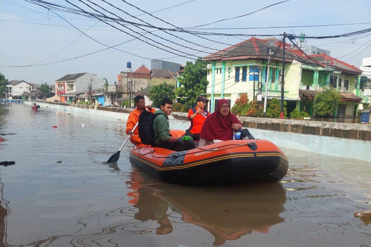 Hujan deras, banjir hingga longsor landa Tangerang Selatan
