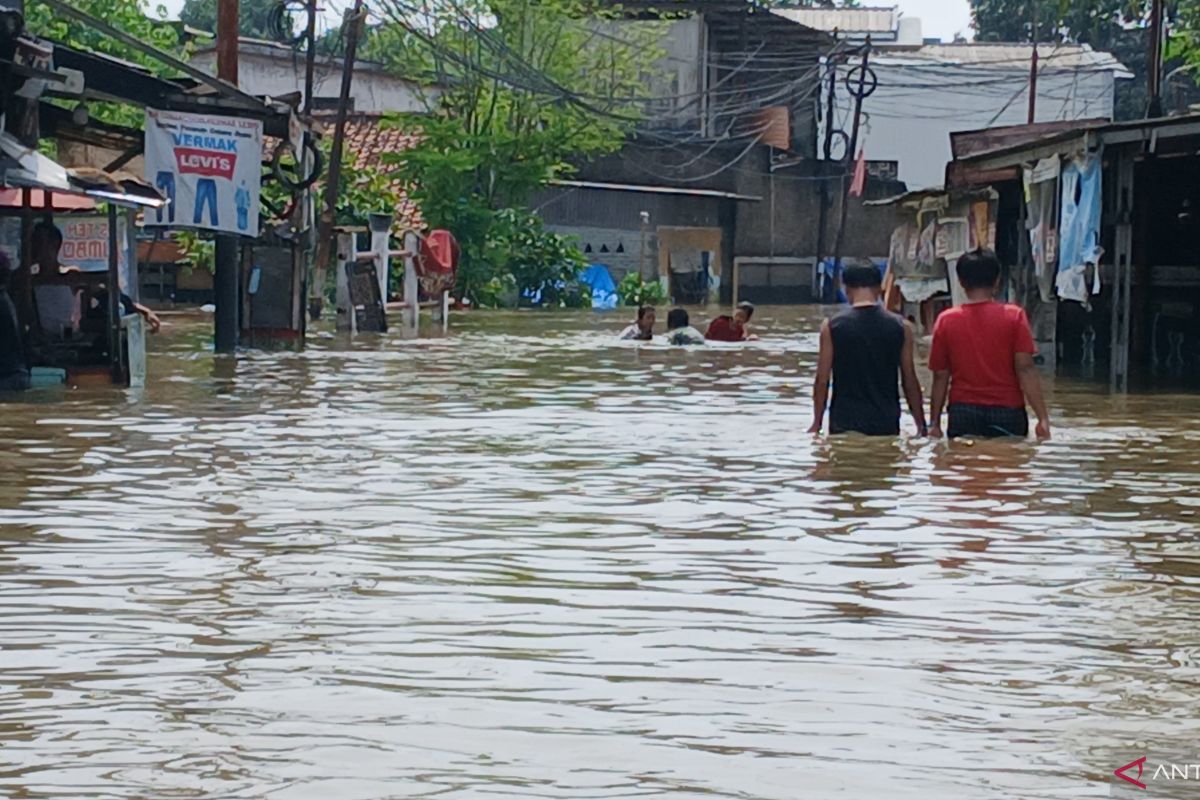 Banjir di Curug Tangerang rendam permukiman hingga dua meter
