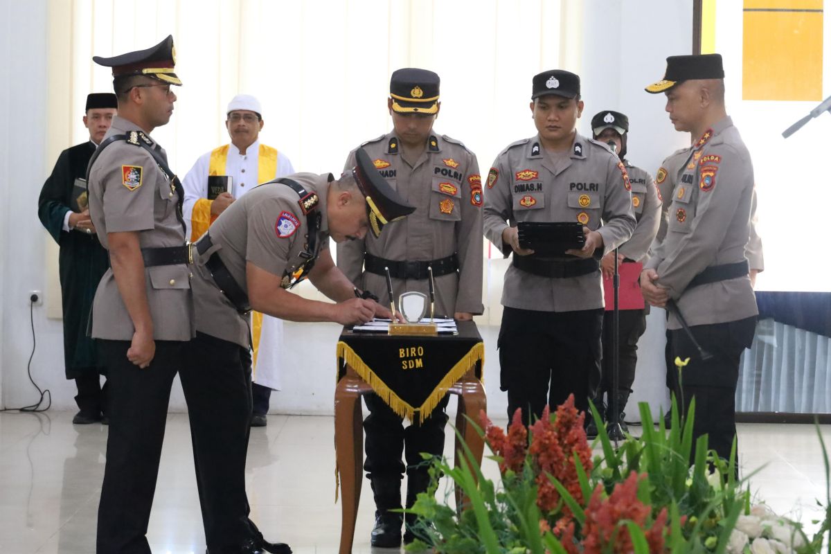 Polda Babel sertijab sejumlah pejabat, Dirlantas hingga Kapolresta Pangkalpinang resmi berganti