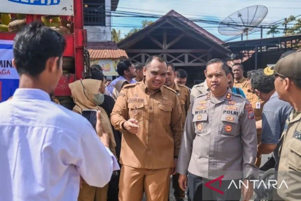 Pemkot Padangsidimpuan bersama Polres gelar Operasi Pasar
