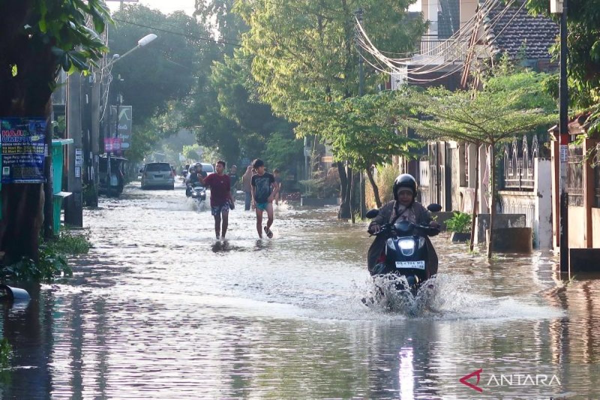 Hujan kategori menengah guyur wilayah NTB pada 11-20 Oktober 2025