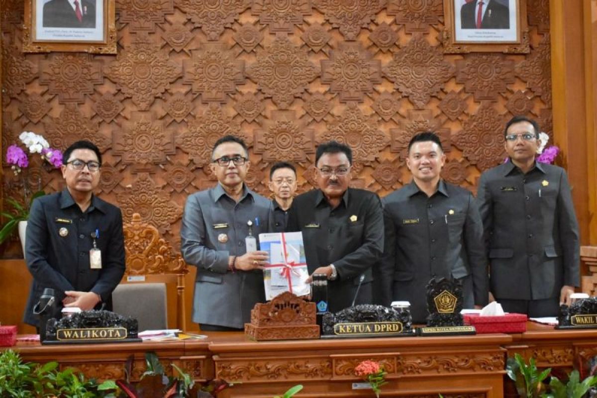 Wali Kota Denpasar Sampaikan Ranperda RPJMD 2025-2029 di Sidang Paripurna DPRD