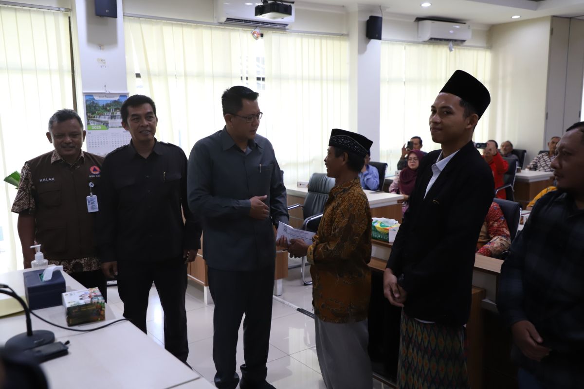 Pemkab Sleman salurkan bansos bagi masyarakat terdampak bencana