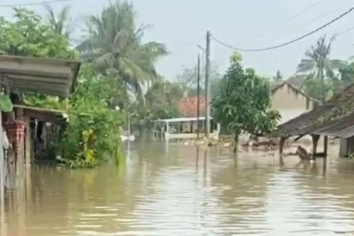 Ratusan rumah di delapan desa wilayah Karawang terendam banjir