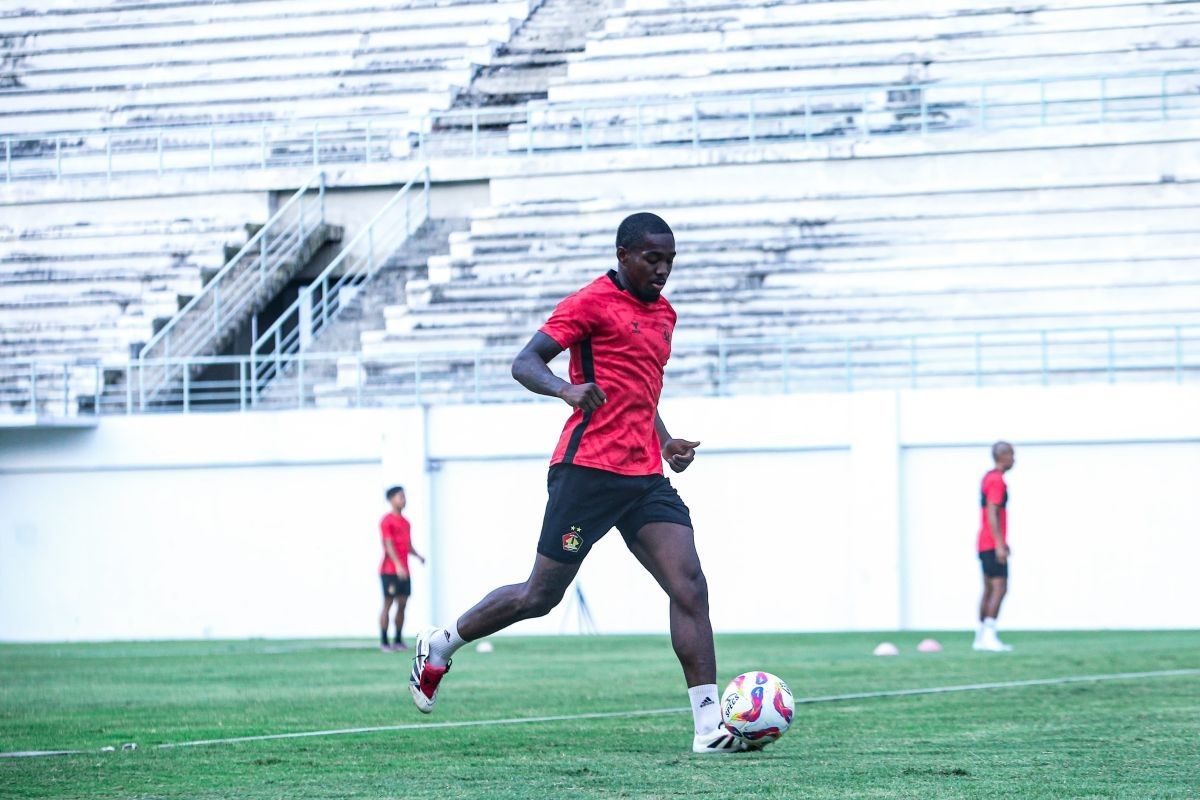 Persik Perkuat Skuad dengan Striker Anyar, Sylvain Atieda