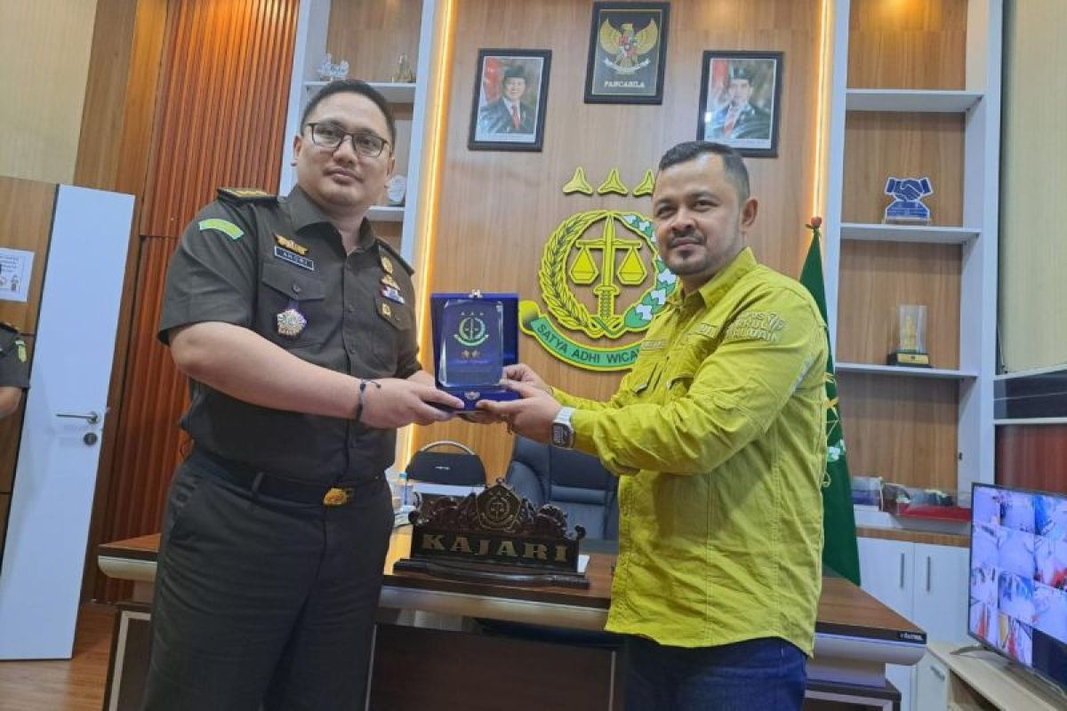 Plt Kejari Kabupaten Blitar terima penghargaan jaksa berintegritas