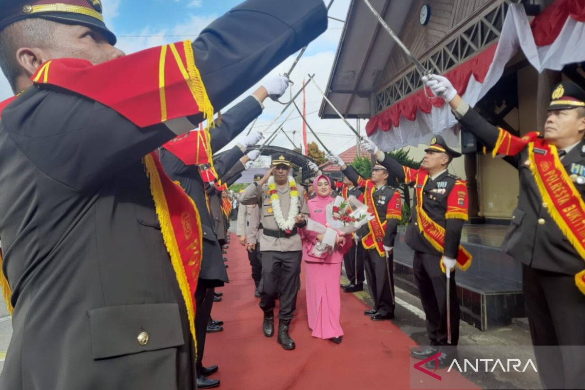 Kapolresta Bukittinggi resmi berganti ditandai Upacara Pedang Pora