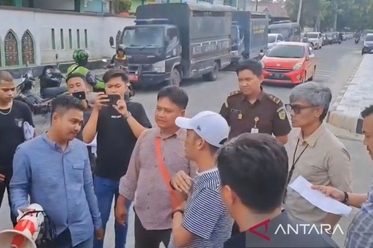 Kasi Intel Kejari Medan terima aspirasi massa terkait dugaan penyerobotan lahan