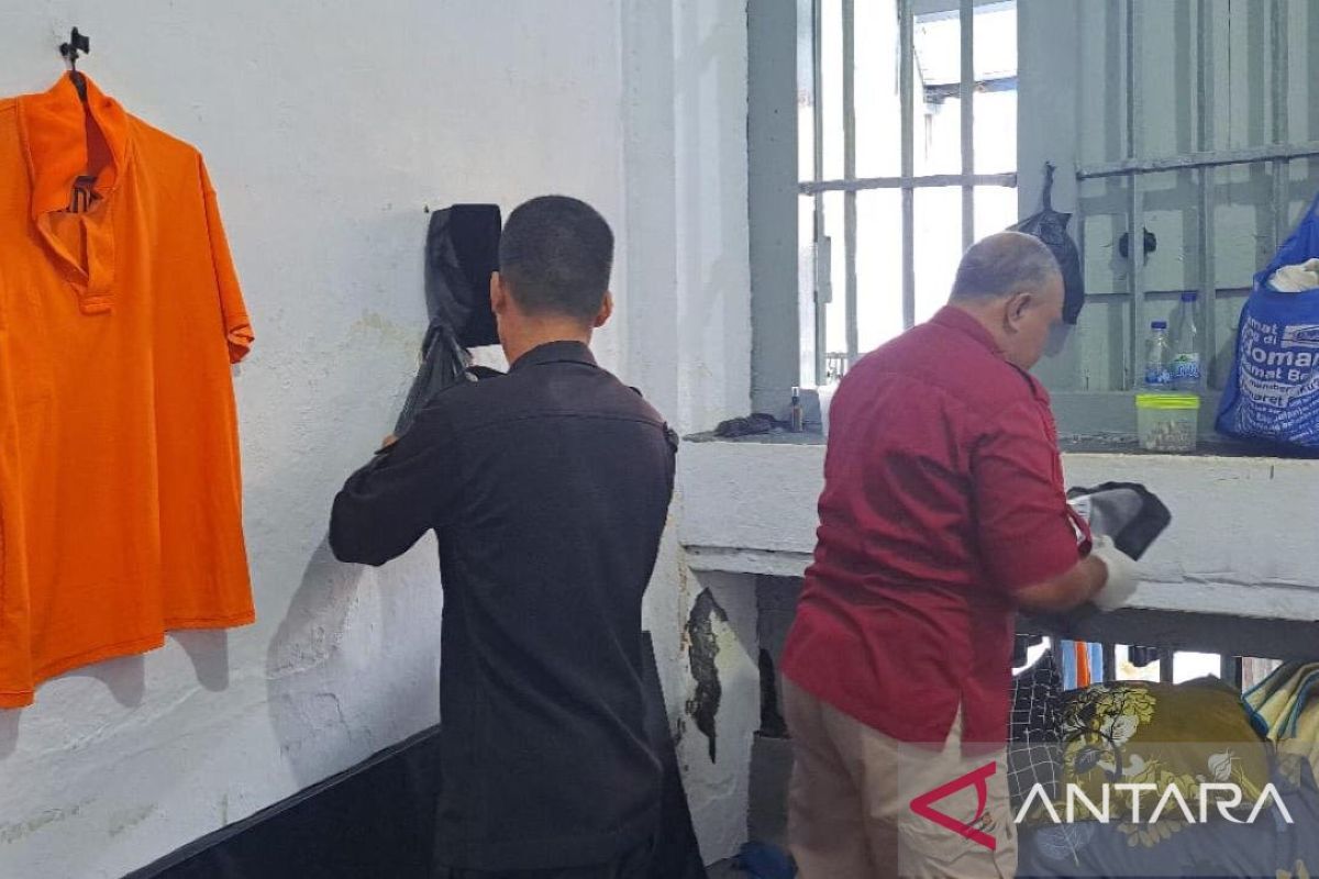 Lapas Banda Neira  geledah blok hunian tingkatkan keamanan