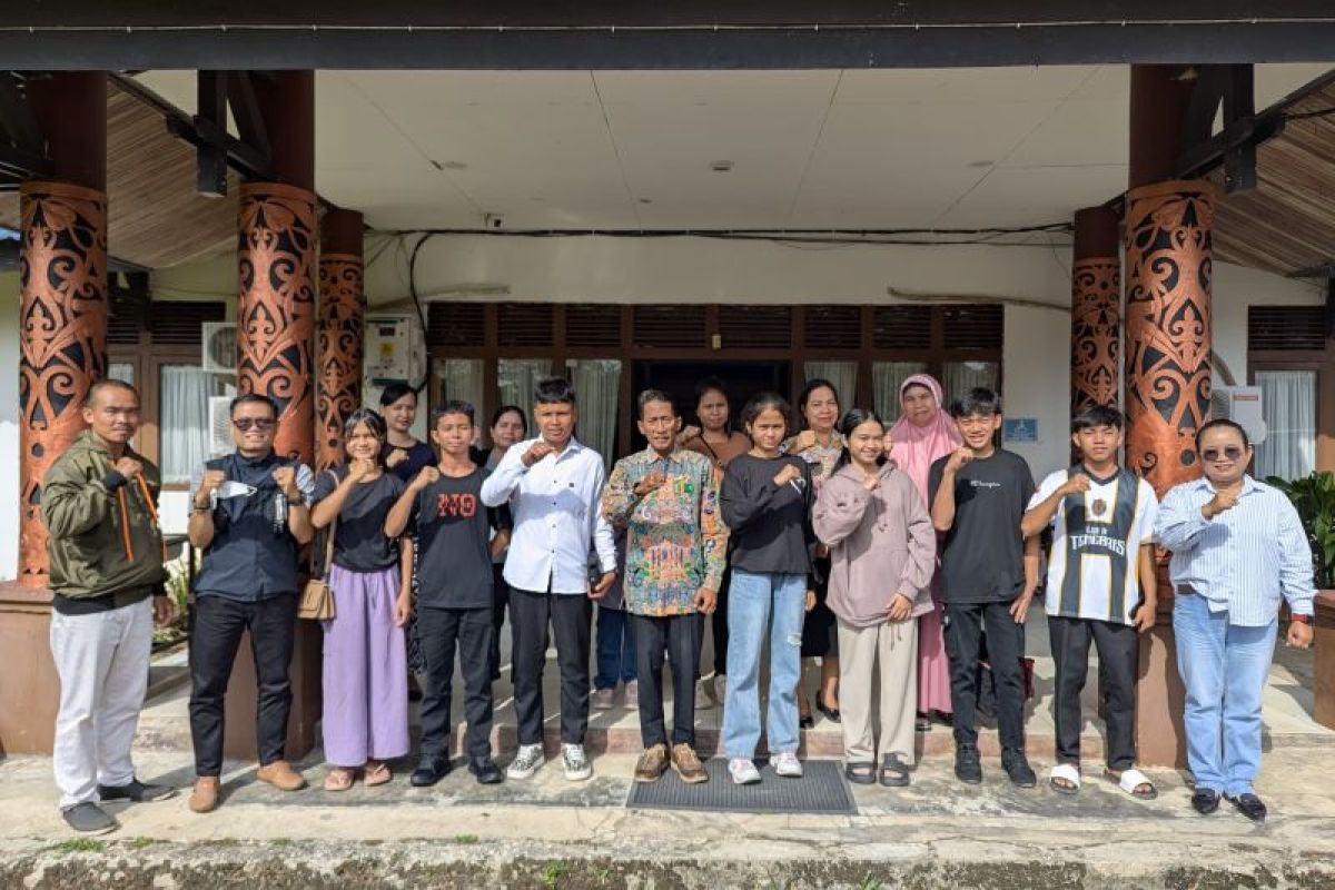 Disdikbud minta 10 siswa program beasiswa ADEM menjadi duta Bengkayang