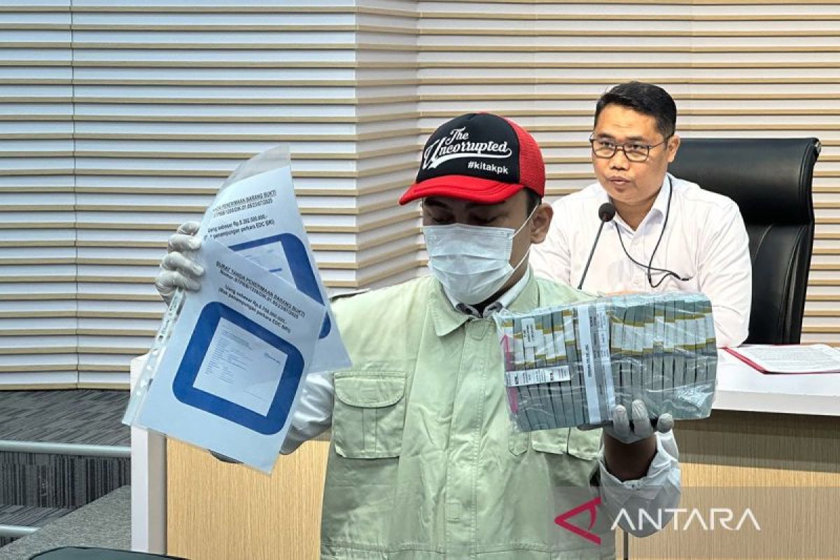 KPK sita uang Rp10 miliar dari pihak swasta terkait kasus EDC bank