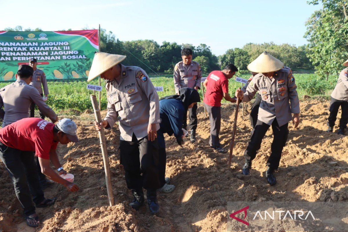 Polres Pamekasan tanam jagung  dukung program ketahanan pangan presiden