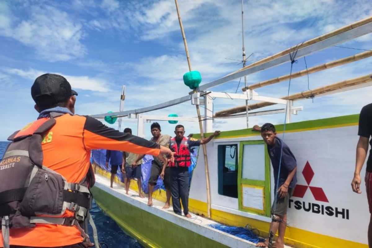 SAR Ternate evakuasi penumpang KLM asal Makasar yang mati mesin ke Kepulauan Sula