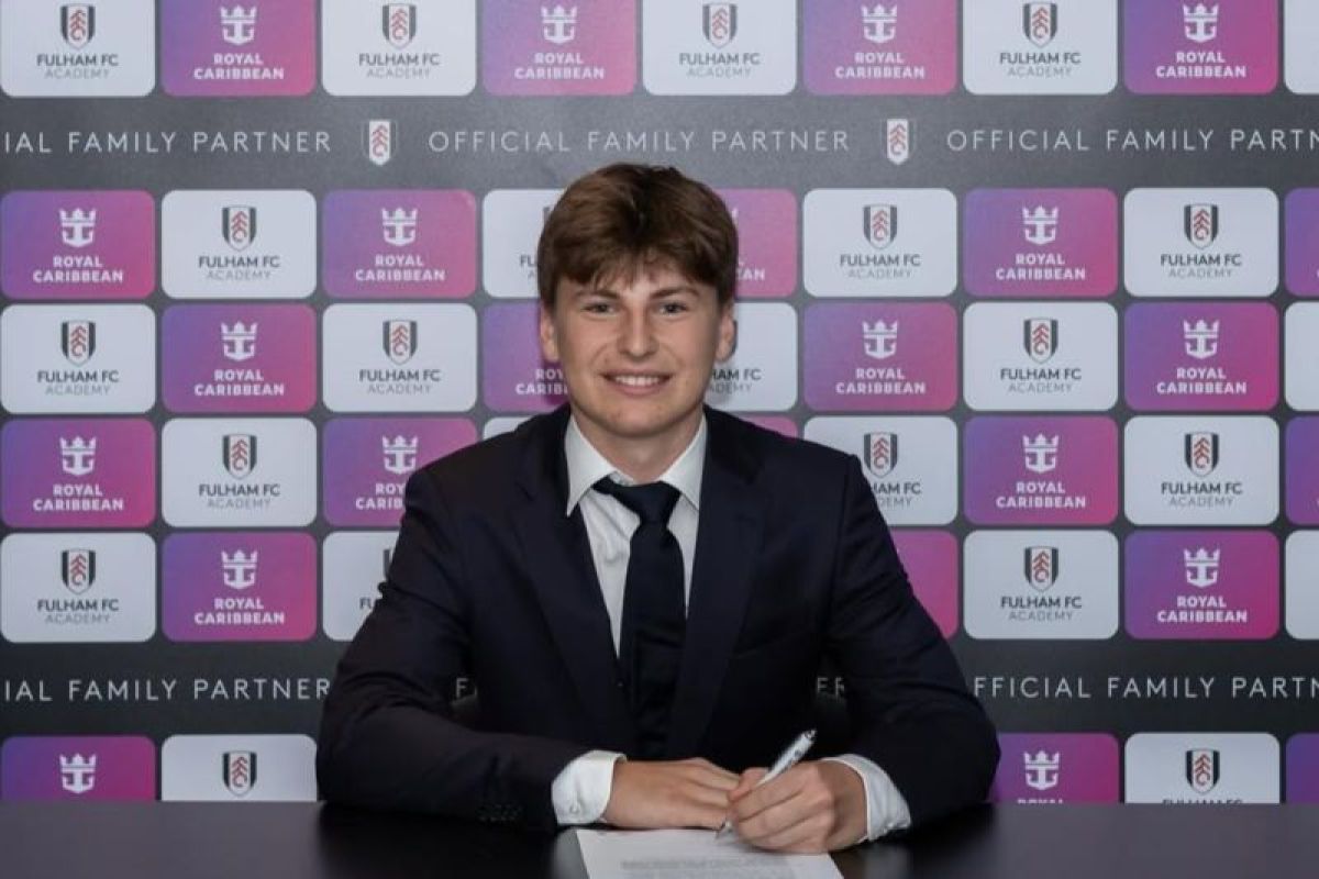Damian, putra Petr Cech resmi teken kontrak profesional bersama Fulham