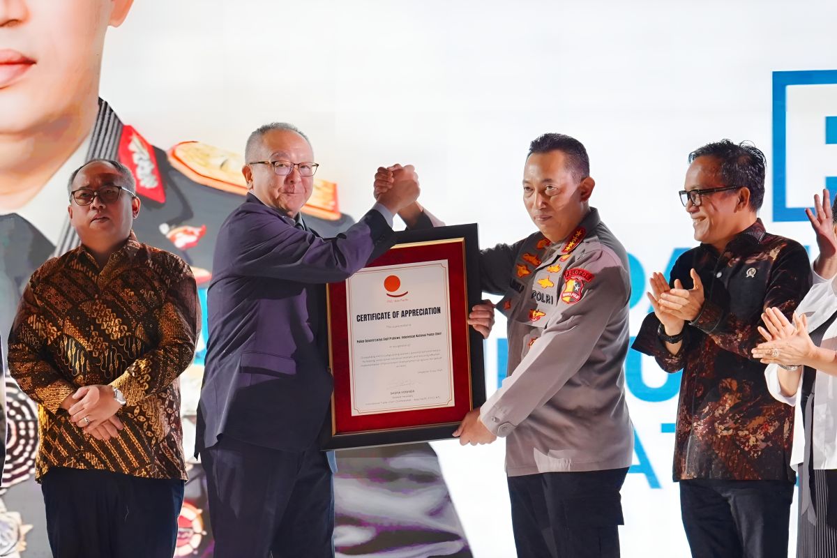 Police chief bestowed ITUC-AP award for worker protection