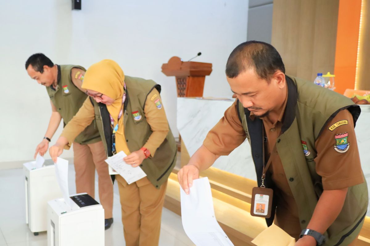 Dinas Perikanan Tangerang musnahkan arsip inaktif di atas 10 tahun