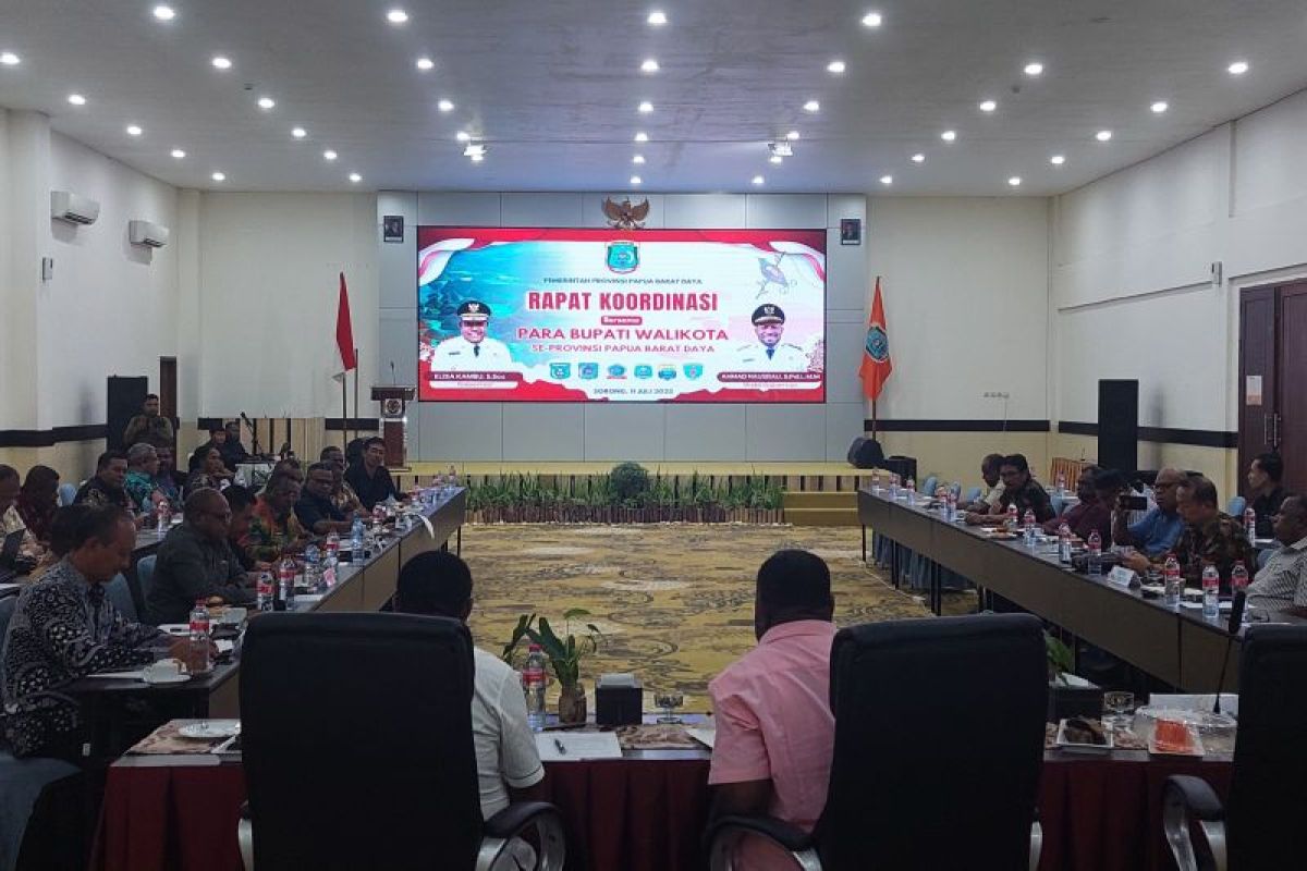 Gubernur Kambu: Bupati wajib biayai pendidikan dokter spesialis