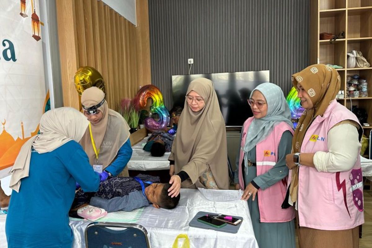PLN UID Sulselrabar khitan 110 anak di Makassar