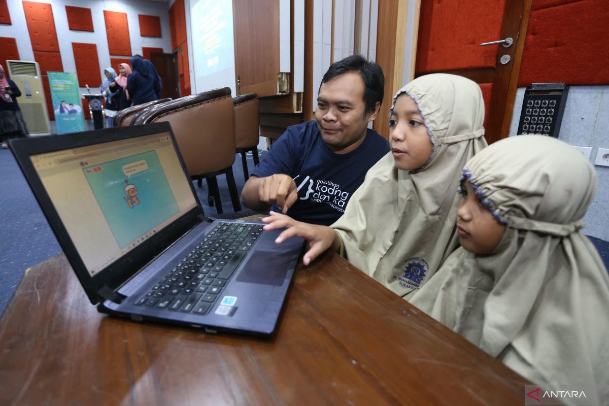 Sebanyak 84 guru SD pamerkan karya AI dan coding di UM Surabaya
