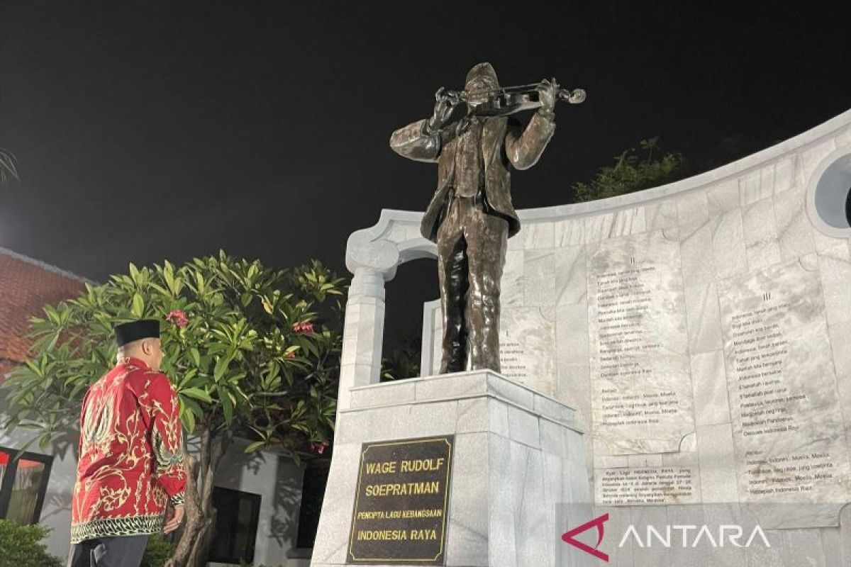 Achmad Hidayat ajak MPLS kenalkan Indonesia Raya tiga stanza di Surabaya