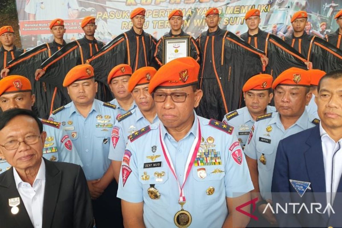 Kopasgat confirms plan to double wingsuit special forces