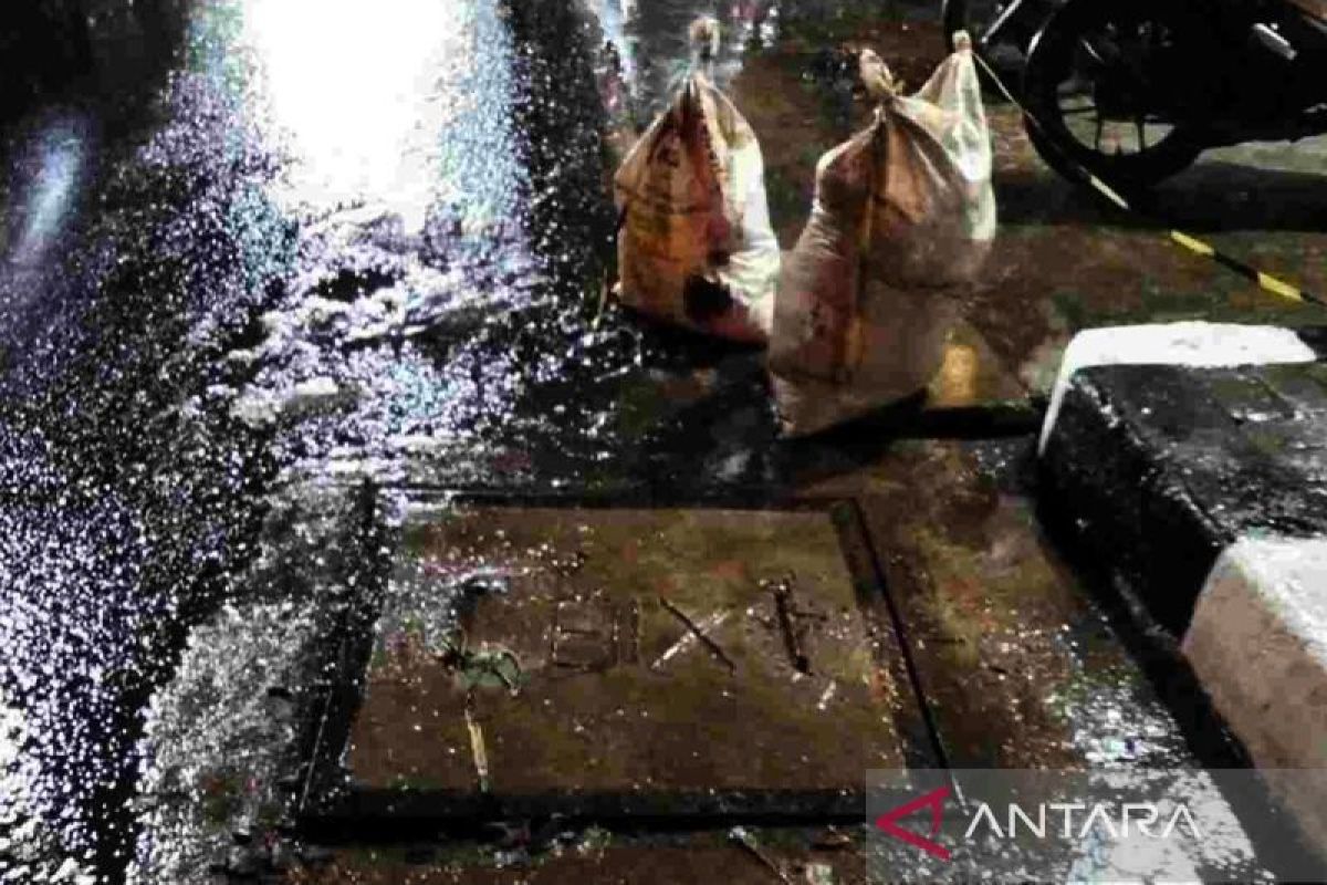 DKI setop pengerjaan jaringan utilitas kabel fiber di Pondok Gede Raya
