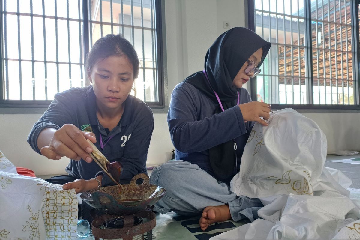 Goresan batik tulis WBP Lapas Perempuan Pontianak menuju kemandirian