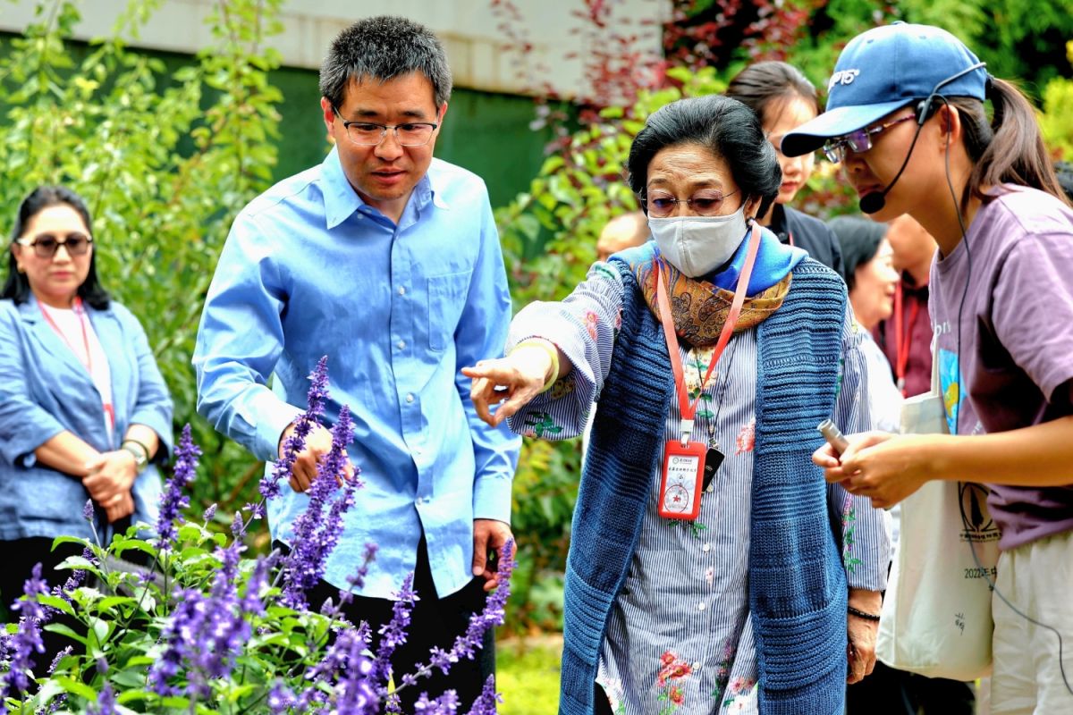Megawati harap anak peduli lingkungan dan tanaman